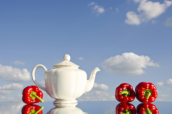 포토 JPG 해외이미지 계절 문화 음식 백그라운드 농업 채소 재료 자연 유리 하늘 티타임 파프리카 건강 사람없음 빨간색 반사 우주 거울 흰색 신선 도자기 차 냄비 찻주전자 묘사 오브젝트 유기농 공상 후추 백자 채식주의자 해외202004 해외포토 웰빙 산업 음료 컬러 재질 주전자 휴식 솥 향신료 생태계 채식 파일형식 이미지허브