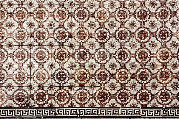 포토 JPG 해외이미지 전통 디자인 선 벽 백그라운드 패턴 오렌지 건축양식 표면 추상 미술 사람없음 내부 장식 컬러풀 주방 욕실 흰색 도자기 포르투갈 타일 질감 복고 정사각형 모자이크 스타일 해외202004 해외포토 도형 건축 유럽 컬러 무늬 과일 문화예술 파일형식 이미지허브