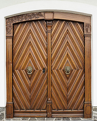 포토 JPG 해외이미지 건축물 벽 건축양식 날씨 출입구 손잡이 사람없음 목재 세로 한개 갈색 문 어둠 골동품 기둥 화려 역사 스페인 우아함 황폐 보호 사자 보안 대문 과거 문고리 고체 구식 사생활 옛날 해외202004 해외포토 나무 1 건축 유럽 컬러 컨셉 재료 포유류 안전 파일형식 이미지허브