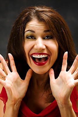 포토 JPG 해외이미지 백인 손 행복 얼굴 기념 갈색머리 관리 한명 빨간색 머리 기쁨 흰색 축하 표현 치아 입술 해외202004 해외포토 서양인 1 헤어스타일 감정 컬러 컨셉 사람 신체부위 소화기관 파일형식 이미지허브