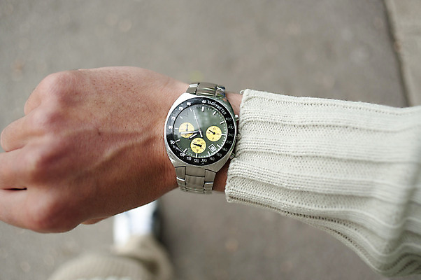 포토 JPG 해외이미지 직업 손 응시 시계 돈 설계 사람없음 달력 긴급 관찰 시간 기다림 예측 손목 손목시계 약속 바쁨 문제 팔 긴장 마감 심각 조언 초시계 해외202004 해외포토 시선 감정 컨셉 장신구 모션 신체부위 재산 파일형식 이미지허브