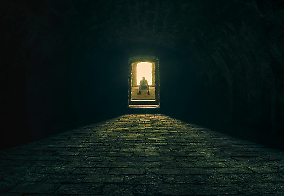 포토 JPG 해외이미지 백그라운드 컨셉 생각 건축양식 출입구 바닥 스트레스 아이디어 프레임 그림자 사람 앉기 사람없음 내부 햇빛 반사 계단 어둠 침묵 수확 조약돌 바위 시골 중세 무서움 명상 지하 카피스페이스 오싹 해외202004 해외포토 건축 감정 농업 모션 태양 소리 공백 돌_바위 역사 파일형식 이미지허브