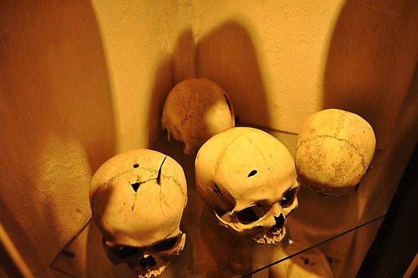 포토 JPG 해외이미지 종교 뼈 사람 사람없음 성당 교회 죽음 터널 공화국 지옥 해외202004 해외포토 나라 길 종교건축 건물 파일형식 이미지허브