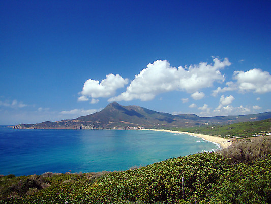 포토 JPG 해외이미지 구름 유럽 바다 섬 여행 자연 하늘 파노라마 풍경 해변 사람없음 파란색 평화 맑음 침묵 고요 이탈리아 만 지중해 순수 언덕 조용 해외202004 해외포토 자연요소 나라 컬러 컨셉 날씨 촬영기법 소리 생태계 파일형식 이미지허브