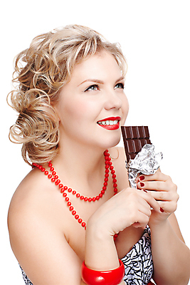 포토 JPG 해외이미지 백인 모델 라이프스타일 드레스 여자 행복 유럽 얼굴 음식 다이어트 목걸이 디저트 사탕 한명 미소 사람 금발 숫자 유행 초콜릿 흰색 표현 바 화려 달콤 맛 큼 손톱관리 플러스 유혹 은박지 치수 칼로리 고립 스타일 해외202004 해외포토 서양인 문자 1 헤어스타일 기호 옷 감정 나라 컬러 컨셉 장신구 표정 건강 생활 신체부위 크기 네일아트 파일형식 이미지허브