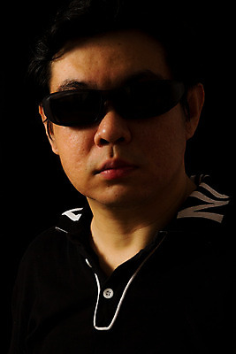 포토 JPG 해외이미지 모델 1 라이프스타일 응시 남자 안경 얼굴 포즈 백그라운드 셔츠 한명 사람 동양인 소년 성인 선글라스 머리 유행 검은색 중국 힘 표현 자신감 우아함 닫기 야간 시원함 비밀 스마트 리더 깡패 마피아 심각 혼자 스타일 해외202004 해외포토 자연요소 시선 잡화 감정 아시아 어린이 컬러 컨셉 상의 모션 인종 생활 신체부위 파일형식 이미지허브