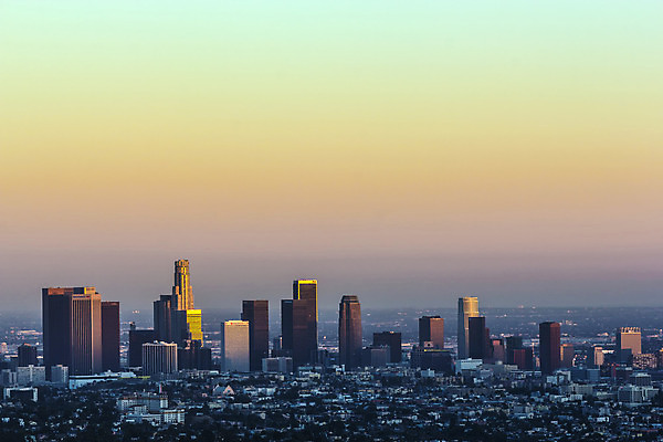 포토 JPG 해외이미지 비즈니스 건축양식 하늘 파노라마 풍경 사람없음 야외 건물 빛 도시풍경 갈색 탑 계곡 고층빌딩 미국 일몰 도시 황금 도심 상업 바쁨 캘리포니아 전망대 지역 스카이라인 로스앤젤레스 스모그 수평선 해외202004 해외포토 건축물 건축 컬러 북아메리카 촬영기법 빌딩 노을 파일형식 이미지허브