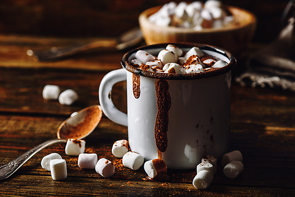 포토 JPG 해외이미지 실내 따뜻함 사람없음 아웃포커스 숟가락 머그컵 달콤 감성 코코아 마시멜로우 나무그릇 나무탁자 해외202004 해외포토 그릇 음료 컨셉 탁자 디저트 촬영기법 수저 내부 목재 컵 맛 파일형식 이미지허브