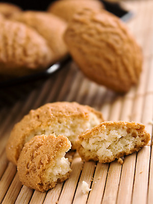 포토 JPG 해외이미지 음식 디저트 건조 사탕 사람없음 갈색 쿠키 주방 식사 어둠 빵집 원형 그룹 달콤 맛 설탕 굽기 먹기 대나무 묘사 깨짐 페스츄리 핸드메이드 해외202004 해외포토 도형 나무 빵 컬러 컨셉 모션 상점 구이 파일형식 이미지허브