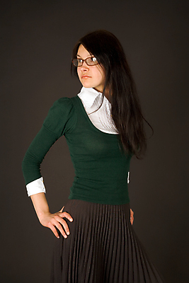 포토 JPG 해외이미지 백인 모델 응시 옷 여자 안경 얼굴 물결 백그라운드 비즈니스 갈색머리 한명 사람 20대 성인 초록색 치마 갈색 유행 검은색 교사 어둠 화장품 흰색 비즈니스우먼 우아함 스웨터 피부 입술 고립 궤 해외202004 해외포토 서양인 직업 1 헤어스타일 시선 잡화 컬러 컨셉 상의 하의 청년 신체부위 뷰티 직장인 파일형식 이미지허브