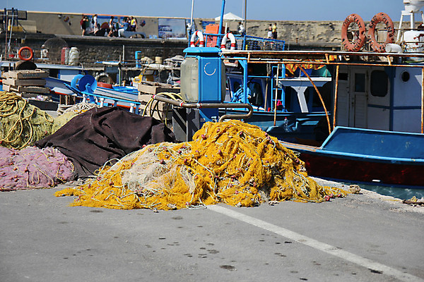 포토 JPG 해외이미지 밧줄 바다 분홍색 여행 하늘 낚시 어류 사람없음 물 파란색 노란색 보트 포트 닻 해외202004 해외포토 자연요소 줄 컬러 배_교통 레저 수중동물 파일형식 이미지허브