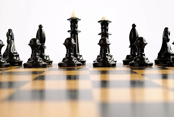 포토 JPG 해외이미지 모양 스포츠 컨셉 생각 비즈니스 성공 경기 사람없음 검은색 힘 경쟁 도전 게임 흰색 체스말 체스 계획 위험 왕 리더 싸움 패배 체스판 여왕 승자 필승 해외202004 해외포토 컬러 모션 놀이 우승 말_게임 파일형식 이미지허브