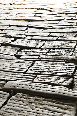 포토 JPG 해외이미지 모양 전통 디자인 외관 도로 길 선 벽 패턴 건축양식 자연 거리 바닥 사람없음 야외 빛 갈색 쌓기 스크린 어둠 블록 회색 수확 조약돌 바위 중세 역사 닫기 질감 정사각형 땅바닥 방법 옛날 화강암 해외202004 해외포토 도형 건축 컬러 무늬 농업 교통시설 모션 암석 돌_바위 생태계 파일형식 이미지허브