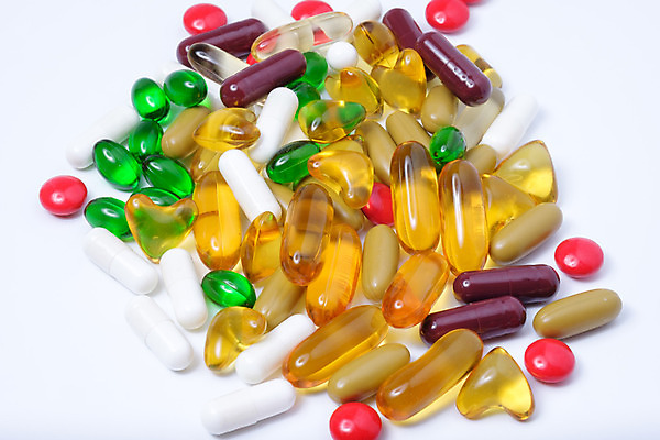 포토 JPG 해외이미지 음식 오렌지 건강 사람없음 빨간색 파란색 컬러풀 알약 약 노란색 상점 흰색 약국 암 알레르기 당뇨병 마약 복용 약사 해외202004 해외포토 컬러 과일 의학 질병 파일형식 이미지허브