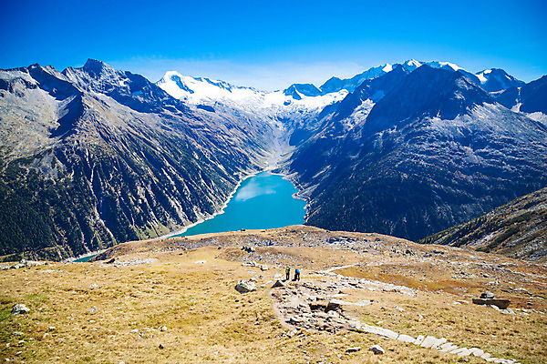포토 JPG 해외이미지 꽃 유럽 호수 벤치 자연 하늘 산 풍경 사람없음 물 여름 파란색 계곡 이탈리아 트래킹 하이킹 오스트리아 알프스 암초 해외202004 해외포토 자연요소 식물 계절 나라 컬러 의자 레저 생태계 파일형식 이미지허브