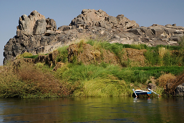 포토 JPG 해외이미지 모래 여행 요트 아프리카 자연 휴가 항해 이집트 풍경 사람없음 야외 물 여름 파란색 관광지 강 햇빛 반사 맑음 사막 바위 강가 이국적 해외202004 해외포토 자연요소 계절 나라 컬러 배_교통 날씨 태양 돌_바위 생태계 파일형식 이미지허브