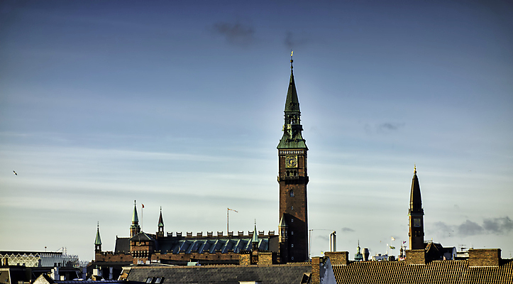 포토 JPG 해외이미지 구름 유럽 여행 건축양식 지붕 파노라마 덴마크 사람없음 야외 빨간색 도시풍경 성당 교회 탑 항구 가을 도시 운하 시티라이프 연립주택 스카이라인 구시가지 조감도 코펜하겐 수평선 해외202004 해외포토 자연요소 라이프스타일 건축물 계절 건축 나라 컬러 종교건축 교통시설 주택 촬영기법 북유럽 풍경 건물 파일형식 이미지허브