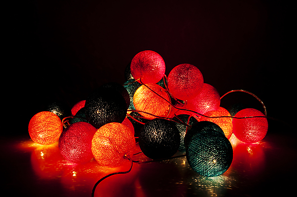 포토 JPG 해외이미지 디자인 계절 백그라운드 크리스마스 겨울 오렌지 전구 휴가 조명 기념 사람없음 장식 빨간색 파란색 빛 컬러풀 노란색 검은색 축제 화환 어둠 축하 면 야간 12월 연도 철사 다이오드 해외202004 해외포토 자연요소 기념일 꽃 컬러 컨셉 과일 날짜 파일형식 이미지허브