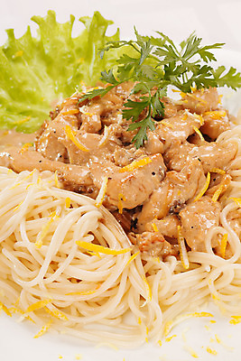 포토 JPG 해외이미지 음식 양파 치즈 파스타 파슬리 마늘 스파게티 육류 돼지고기 요리 사람없음 식사 치킨 이탈리아 신선 면 상추 후추 훈제 삶기 핸드메이드 해외202004 해외포토 유럽 채소 식재료 유제품 서양음식 향신료 닭고기요리 파일형식 이미지허브