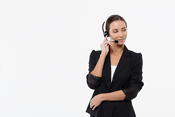 포토 JPG 해외이미지 직업 드레스 여자 통신 갈색머리 실내 대화 한명 미소 웃음 성인 가로 검은색 헤드폰 장비 업무 기자 흰배경 컨설턴트 텔레마케팅 부름 고립 운영자 해외202004 해외포토 1 헤어스타일 옷 컬러 음향기기 백그라운드 모션 표정 말하기 사람 내부 흰색 작업 전문직 서비스업 상담 파일형식 이미지허브