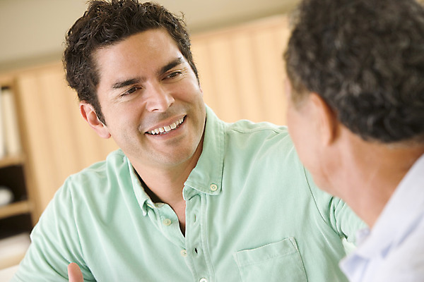 포토 JPG 해외이미지 주간 라이프스타일 남자 행복 아들 거실 가족 휴식 주택 함께함 실내 대화 미소 사람 앉기 두명 가로 30대 소파 휴게실 아빠 60대 토론 히스패닉 해외202004 해외포토 자연요소 노년 감정 컨셉 의자 관계 모션 표정 말하기 내부 건물 생활 장년 파일형식 이미지허브