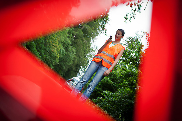포토 JPG 해외이미지 여자 도로 자동차 모바일 세포 경고 한명 야외 옆모습 스마트폰 외침 재킷 손상 덮개 긴급 조끼 도움 오픈 고속도로 운전사 수리 휘발유 고장 서비스 만들기 타이어 탱크 가스 부름 문제 정비공 보닛 그만 길가 깨짐 해외202004 해외포토 직업 1 길 육상교통 뷰포인트 컨셉 교통시설 모션 사람 핸드폰 스마트기기 소리 외투 뚜껑 기술자 석유 파일형식 이미지허브