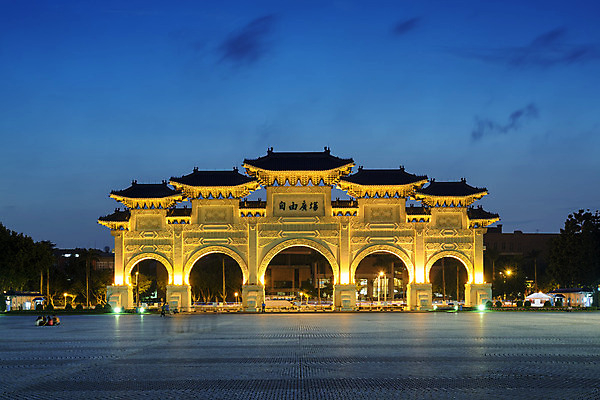 포토 JPG 해외이미지 아시아 전통문화 사람없음 도시풍경 여행객 정원 동남아시아 중국 새벽 도시 야간 대만 아치 스카이라인 빛망울 명승지 해외202004 해외포토 자연요소 전통 나라 문화 사람 풍경 빛 파일형식 이미지허브