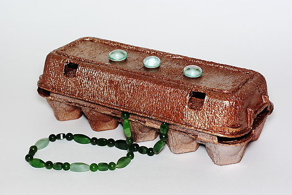 포토 JPG 해외이미지 포장 목걸이 발렌타인데이 선물 사람없음 장식 빛 상자 컬러풀 덮개 흰색 고급 은색 컨테이너 보석 구슬 오브젝트 수납 고립 해외202004 해외포토 산업 컬러 컨셉 장신구 데이이벤트 뚜껑 광석 파일형식 이미지허브