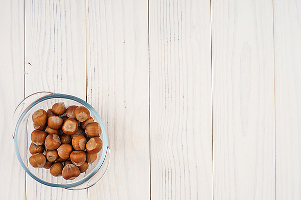 포토 JPG 해외이미지 재료 실내 사람없음 흰배경 개암나무 헤이즐넛 개암 해외202004 해외포토 나무 열매 백그라운드 내부 견과류 흰색 파일형식 이미지허브