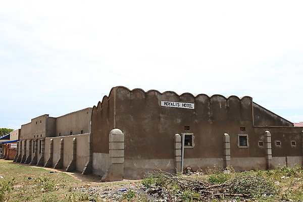 포토 JPG 해외이미지 여행 아프리카 호텔 사람없음 건물 여행객 식당 검은색 멀리 개발 우간다 해외202004 해외포토 건축물 나라 컬러 숙소 사람 상점 파일형식 이미지허브