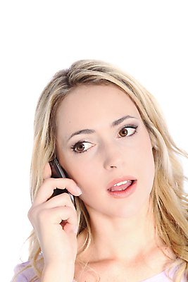 포토 JPG 해외이미지 라이프스타일 여자 얼굴 통신 모바일 대화 한명 사람 스마트폰 금발 듣기 흰색 표현 네트워크 연결 휴대용 무선전화기 전화기 충격 부름 고립 채팅 해외202004 해외포토 1 헤어스타일 컬러 모션 말하기 생활 신체부위 핸드폰 스마트기기 오브젝트 파일형식 이미지허브