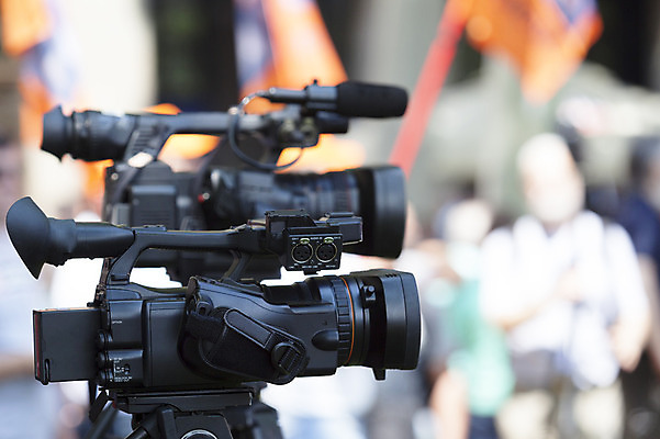 포토 JPG 해외이미지 포즈 통신 사람 이벤트 사람없음 텔레비전 장비 뉴스 마이크 방송 언론 동영상 정보매체 해외202004 해외포토 음향기기 전자제품 파일형식 이미지허브