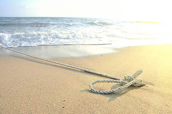 포토 JPG 해외이미지 밧줄 줄 모래 바다 하늘 넥타이 항해 안전 사람없음 여름 파란색 햇빛 태양 항구 힘 고리 실 구부린 플라스틱 방파제 매듭 찢어짐 노끈 내추럴 옛날 해외202004 해외포토 자연요소 잡화 계절 공공시설 컬러 배_교통 교통시설 모션 재질 파일형식 이미지허브