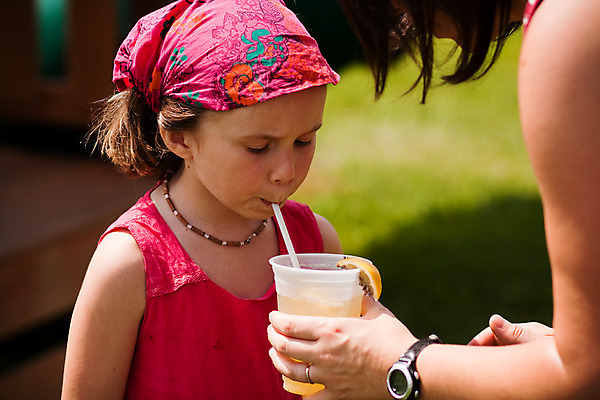 포토 JPG 해외이미지 여자 음료 어린이 유리 한명 야외 맑음 마시기 신선 맛 갈증 레모네이드 밀짚 해외202004 해외포토 1 컨셉 모션 재질 날씨 사람 짚 에이드 파일형식 이미지허브