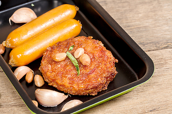 포토 JPG 해외이미지 접시 음식 단풍 육류 돼지고기 요리 사람없음 목재 튀김 흰색 신선 뜨거움 소시지 머리위 땅바닥 해로움 해외202004 해외포토 나무 식기 컬러 컨셉 잎 식재료 재료 바닥 가공식품 파일형식 이미지허브