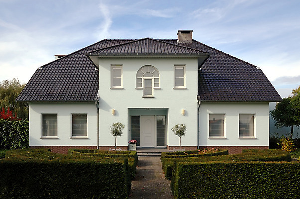 포토 JPG 해외이미지 나무 라이프스타일 컨셉 건축양식 창문 유리 하늘 성공 새로움 주택 사람없음 건물 초록색 금융 울타리 정원 꿈 도시 재산 빌라 투자 보험 대출 소유 해외202004 해외포토 식물 건축물 건축 컬러 비즈니스 재질 생활 경제 담장 파일형식 이미지허브