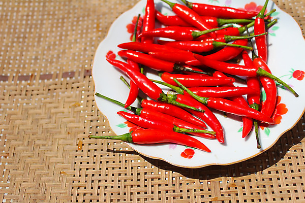 포토 JPG 해외이미지 식물 접시 음식 백그라운드 2 채소 재료 고추 주택 파프리카 건강 사람없음 목재 빨간색 초록색 쇼핑 쌓기 바구니 주방 흰색 시골 신선 뜨거움 양념 먹기 버드나무 삼베 향신료 에코 매움 날카로움 향료 후추 칠레 살사댄스 생태학 숙성 페퍼로니 핸드메이드 해외202004 해외포토 나무 식기 교육 컬러 모션 건물 환경 춤 남아메리카 소시지 맛 향기 냄새 향미료 파일형식 천_직물 이미지허브