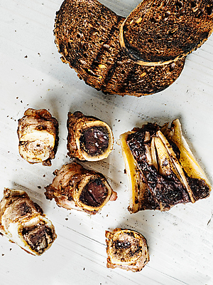 포토 JPG 해외이미지 영어 음식 호박 뼈 돼지고기 요리 사람없음 세로 소고기 시골 굽기 철 토스트 해외202004 해외포토 문자 빵 채소 육류 구이 파일형식 이미지허브