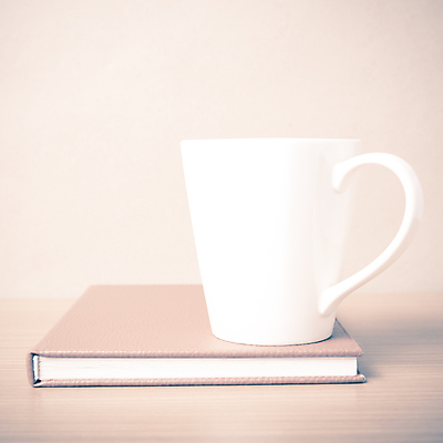 포토 JPG 해외이미지 전통 라이프스타일 커피 음료 자연 탁자 아침 휴가 사람없음 야외 목재 장식 책 컵 우주 검은색 성경 카페 머그컵 수확 뜨거움 아침식사 읽기 책상 질감 복고 머리위 에스프레소 내추럴 고립 단절 옛날 카페인 해외202004 해외포토 주간 나무 식기 컬러 가구 농업 재료 종교용품 모션 생활 상점 식사 생태계 파일형식 이미지허브