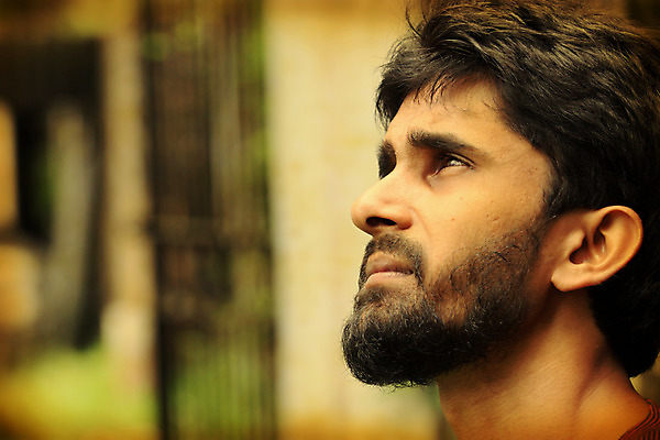 포토 JPG 해외이미지 1 응시 남자 안경 얼굴 생각 거리 한명 사람 인종 표현 관찰 이슬람교 만족 고민 북쪽 심각 아랍어 튀니지 해외202004 해외포토 시선 잡화 감정 종교 컨셉 모션 아프리카 신체부위 방향 파일형식 이미지허브