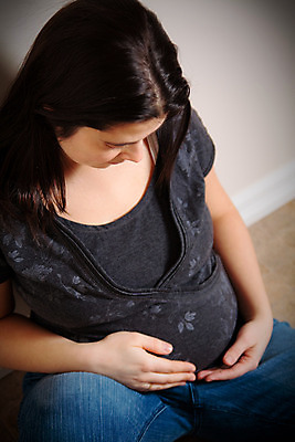 포토 JPG 해외이미지 백인 여자 가족 엄마 미래 새로움 바닥 건강 사랑 한명 앉기 성인 임신 예측 긍정 태아 돌봄 해외202004 해외포토 서양인 1 감정 컨셉 관계 모션 사람 파일형식 이미지허브