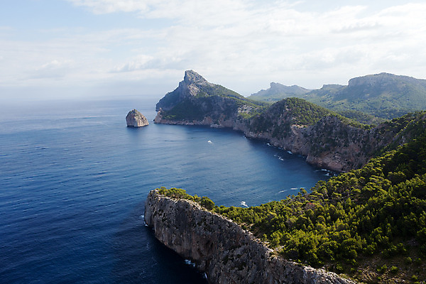 포토 JPG 해외이미지 나무 구름 바다 섬 여행 자연 하늘 휴가 산 풍경 사람없음 야외 초록색 물 여름 파란색 태양 평화 스페인 망토 지중해 부식 스페인어 해외202004 해외포토 자연요소 식물 계절 유럽 컬러 컨셉 생태계 파일형식 이미지허브