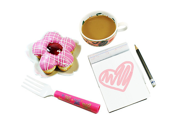 포토 JPG 해외이미지 식기 접시 종이 커피 음료 음식 분홍색 포크 비즈니스 텍스트 아침 휴식 디저트 아이디어 발렌타인데이 사랑 사람없음 컵 빨간색 사무실 연필 다이어리 쪽지 머그컵 흰색 기록 뜨거움 액체 메시지 도넛 달콤 아침식사 편지 상쾌 문서 페이지 카푸치노 에스프레소 패드 단절 카페인 해외202004 해외포토 주간 감정 컬러 컨셉 데이이벤트 학용품 필기구 사무용품 식사 맛 파일형식 이미지허브