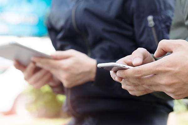 포토 JPG 해외이미지 직업 라이프스타일 손 백그라운드 컨셉 인터넷 회사 비즈니스 통신 성공 모바일 협력 세포 사람 사람없음 스마트폰 알약 디지털 터치 인사 업무 직장인 비즈니스맨 네트워크 발표 메시지 시장 이메일 닫기 연결 전화기 스마트 상업 통화 마케팅 소셜 터치스크린 콜라보레이션 해외202004 해외포토 남자 모션 생활 신체부위 핸드폰 스마트기기 약 예절 작업 파일형식 이미지허브