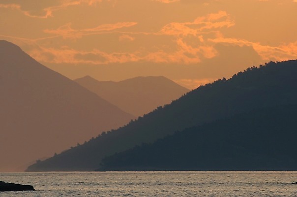포토 JPG 해외이미지 구름 호수 바다 섬 오렌지 자연 하늘 아침 산 파노라마 풍경 사람없음 빨간색 물 파란색 빛 세계 평화 일출 일몰 새벽 버리기 언덕 속도 심플 크로아티아 땅바닥 비용 해외202004 해외포토 주간 자연요소 유럽 컬러 컨셉 과일 모션 바닥 촬영기법 경제 노을 생태계 파일형식 이미지허브