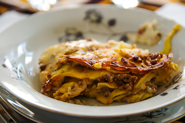 포토 JPG 해외이미지 전통 접시 음식 토마토 부분 치즈 파스타 건강 육류 요리 사람없음 노란색 주방 식사 저녁식사 이탈리아 소고기 신선 클래식 굽기 준비 점심식사 고립 라자냐 모짜렐라치즈 볼로냐 탄수화물 핸드메이드 해외202004 해외포토 식기 유럽 컬러 컨셉 채소 식재료 유제품 서양음식 이탈리아음식 구이 파일형식 이미지허브
