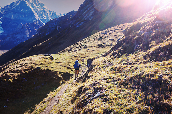 포토 JPG 해외이미지 라이프스타일 남자 행복 스포츠 여행 백그라운드 배낭 자연 휴식 산 건강 한명 사람 풍경 야외 여름 여행객 걷기 환경 등산 트래킹 캠핑 하이킹 장비 자유 시골 남아메리카 모험가 캠핑장 발견 방법 생태학 원정 페루 생존 해외202004 해외포토 1 계절 교육 감정 컨셉 가방 모션 레저 아메리카 생활 생태계 파일형식 이미지허브