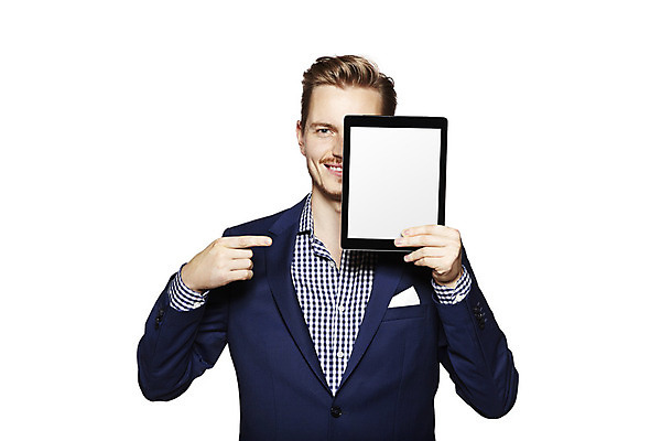 포토 JPG 해외이미지 스튜디오촬영 백인 라이프스타일 남자 얼굴 컨셉 인터넷 청소년 아이디어 실내 한명 서기 미소 손짓 태블릿 공백 재킷 덮개 가리킴 잡기 비즈니스맨 연결 흰배경 긍정 보여주기 소셜네트워크 터치스크린 해외202004 해외포토 서양인 1 백그라운드 비즈니스 모션 표정 사람 내부 생활 신체부위 전자제품 스마트기기 외투 뚜껑 흰색 직장인 파일형식 이미지허브