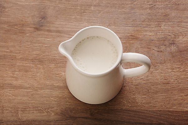 포토 JPG 해외이미지 그릇 식기 음료 음식 탁자 사람없음 목재 식사 거품 우유 흰색 기구 조끼 냄비 유리주전자 수목 조감도 해외202004 해외포토 나무 컬러 가구 재료 유리 주전자 유제품 외투 솥 파일형식 이미지허브