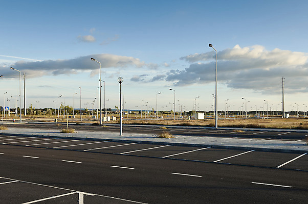 포토 JPG 해외이미지 구름 외관 공원 산업 도로 무늬 가로등 비즈니스 하늘 거리 사람없음 가로 빛 우주 줄무늬 램프 잡초 보행로 주차 아스팔트 포르투갈 준비 지역 제비 교외 많음 해외202004 해외포토 자연요소 식물 공공시설 유럽 길 컨셉 교통시설 조류 조명 파일형식 이미지허브